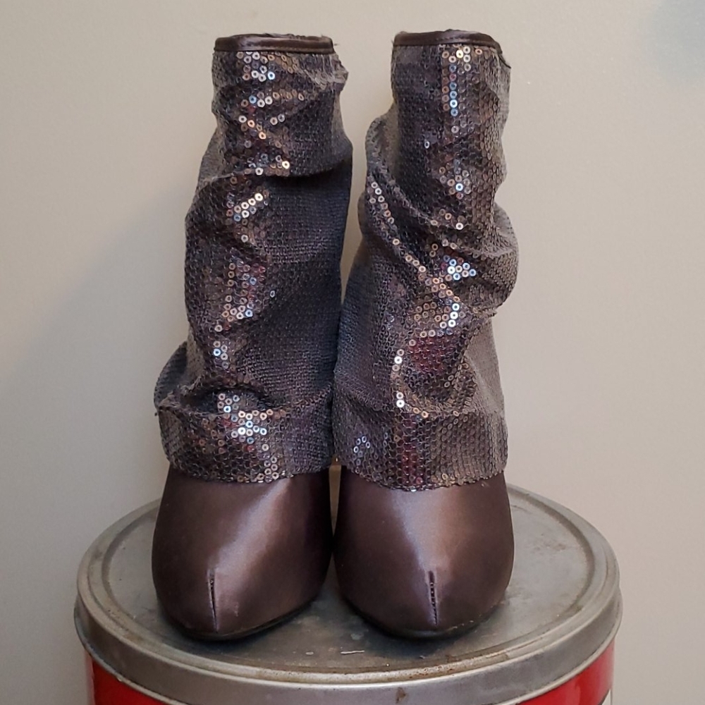 Metallic gray sequin booties - Picture 2 of 7